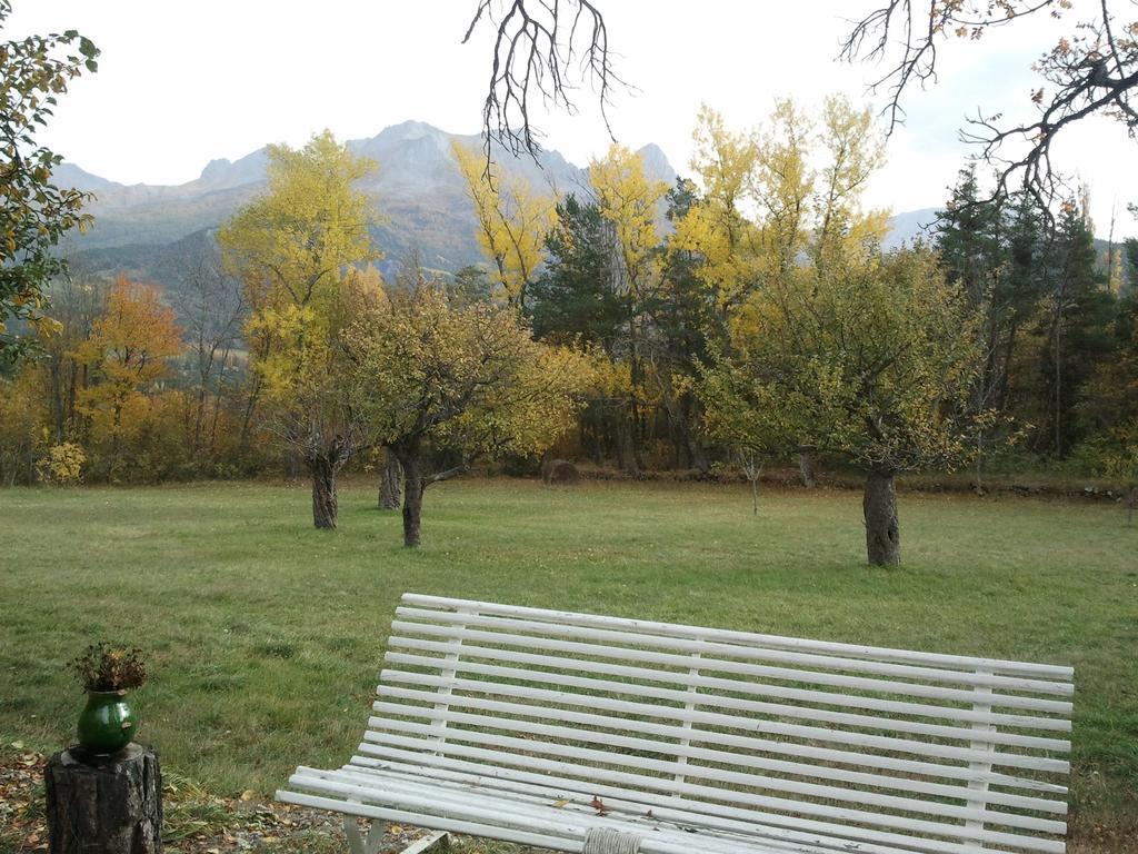 Bed and Breakfast Domaine De Lara Barcelonnette Exterior foto